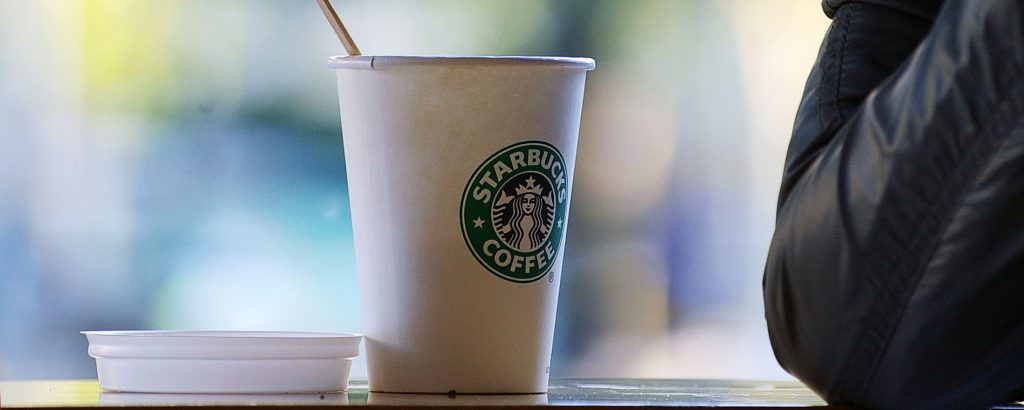 Tu café de Starbucks, más barato si te llevas tu taza de casa