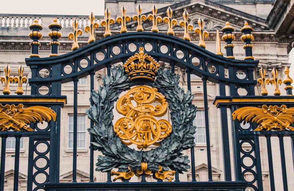 Las tazas de Isabel II pueden ser una buena manera de recordar a la monarca. 