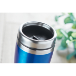 Taza de viaje personalizada de acero en color brillante 400ml Alu Color color azul real segunda vista bodegón
