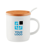 Taza de cerámica con tapa de bambú y cuchara de 380ml Topped vista de impresión