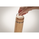 Termo personalizable de acero y bambú con infusor 480ml Natura color madera vista fotografía