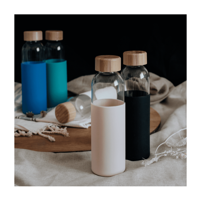 Botella de cristal y tapón de bambú con funda de silicona 500ml