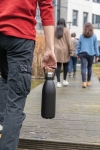 Botellas térmicas grandes con asa de transporte 1,5L Eco Handle color negro vista de ambiente