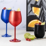 Copa de aluminio en colores metalizados con capacidad de 540ml vista de ambiente