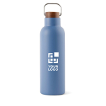 Botella de acero inoxidable reciclado con tapa de madera y asa 800ml color azul vista de impresión