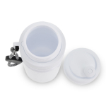 Botella deportiva libre de BPA con detalle a color y correa 500ml color blanco cuarta vista