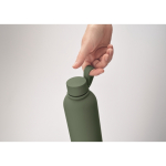 Botella termo de acero inoxidable reciclado con acabado caucho 500ml color verde oscuro vista fotografía cuarta vista