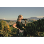 Botella antifugas de acero inoxidable con asa de cordón 500ml color verde oscuro vista bodegón