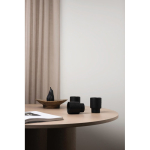 Taza de arcilla reciclada de diseño escandinavo de 300ml color negro vista de ambiente