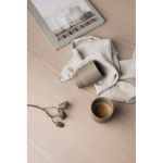 Taza de arcilla reciclada de diseño escandinavo de 300ml color beige vista de ambiente 2