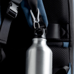 Botella de aluminio reciclado con tapón de color y mosquetón 400ml