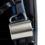 Taza de doble pared de acero inoxidable reciclado con mosquetón 300ml vista de ambiente