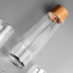 Botella de vidrio sostenible premium con tapa de bambú 750ml vista 1