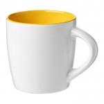 Taza blanca con interior de colores color amarillo
