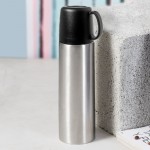 Termo de acero inoxidable 500ml y tapa con función de taza 130ml vista de ambiente