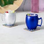 Taza corporativa de aluminio con asa geómetrica con capacidad de 540ml vista de ambiente