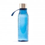 Botella de tritán con lazo para colgarla color azul marino tercera vista