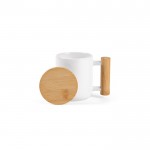 Taza de porcelana con tapa y asa doble de bambú 320ml color blanco vista frontal