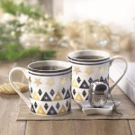 Set de taza, filtro para té y plato color madera tercera vista bodegón
