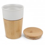 Vaso de cerámica con detalles de bambú y tapa a presión color blanco segunda vista
