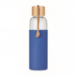 Botella de cristal con tapón de bambú y asa color azul real sexta vista
