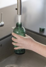 Bidones BPA free para propaganda color verde oscuro vista de ambiente