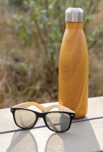 Botella de acero con estampado de madera color madera clara vista de ambiente
