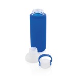 Botella de vidrio con funda de silicona color azul cuarta vista