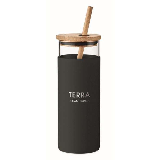 Vaso de cristal con funda y pajita de bambú color negro vista principal con logo