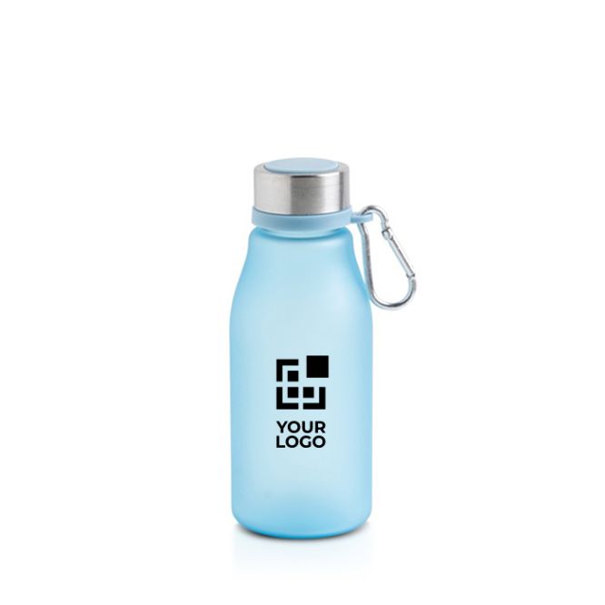 Botella de plástico reciclado con colores mate y mosquetón 350ml